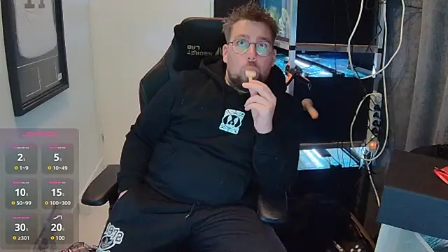 Snapshot of justinitt chatting on January 2025 08:42:01 PM justinitt online show from January 2025 08:42:01 PM