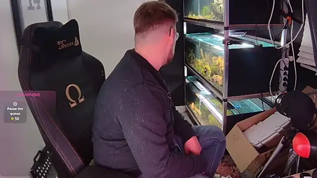 Snapshot of justinitt chatting on February 2025 07:07:01 PM justinitt online show from February 2025 07:07:01 PM