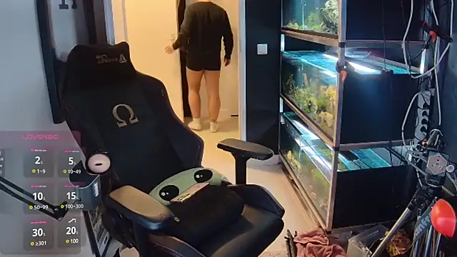 Snapshot of justinitt chatting on February 2025 08:21:01 PM justinitt online show from February 2025 08:21:01 PM