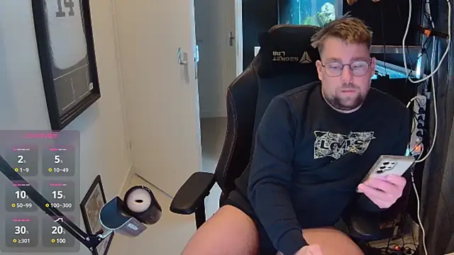 Snapshot of justinitt chatting on February 2025 11:24:01 PM justinitt online show from February 2025 11:24:01 PM