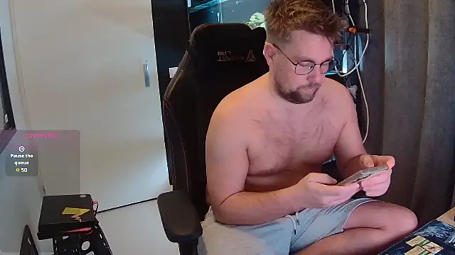 Snapshot of justinitt chatting on February 2025 09:03:02 PM justinitt online show from February 2025 09:03:02 PM