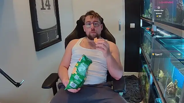 Snapshot of justinitt chatting on February 2025 01:51:01 PM justinitt online show from February 2025 01:51:01 PM