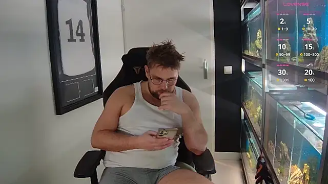 Snapshot of justinitt chatting on February 2025 08:42:01 PM justinitt online show from February 2025 08:42:01 PM