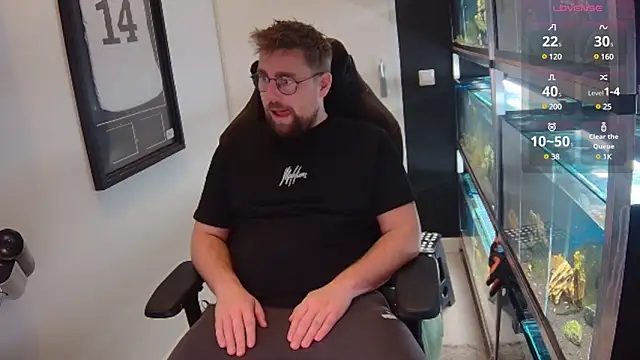 Snapshot of justinitt chatting on February 2025 03:05:02 PM justinitt online show from February 2025 03:05:02 PM