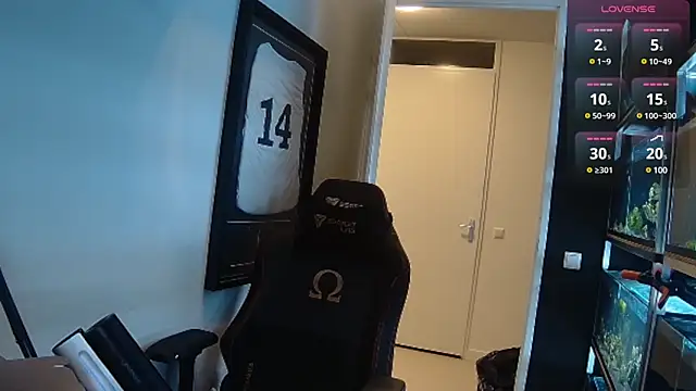 Snapshot of justinitt chatting on February 2025 10:06:02 PM justinitt online show from February 2025 10:06:02 PM