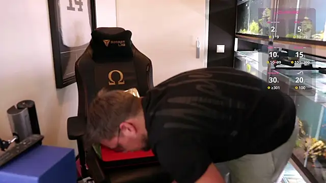 Snapshot of justinitt chatting on March 2025 02:32:01 PM justinitt online show from March 2025 02:32:01 PM