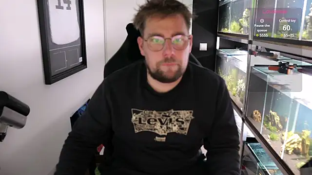 Snapshot of justinitt chatting on March 2025 10:32:02 PM justinitt online show from March 2025 10:32:02 PM