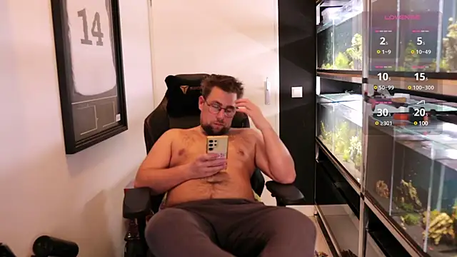 Snapshot of justinitt chatting on March 2025 10:30:02 PM justinitt online show from March 2025 10:30:02 PM