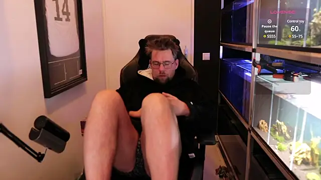 Snapshot of justinitt chatting on March 2025 04:43:02 AM justinitt online show from March 2025 04:43:02 AM