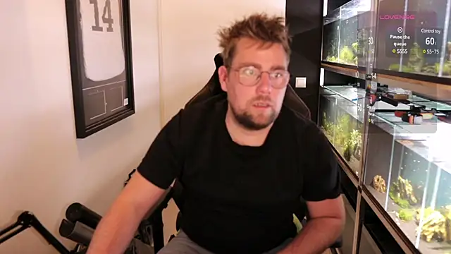 Snapshot of justinitt chatting on March 2025 12:04:02 PM justinitt online show from March 2025 12:04:02 PM