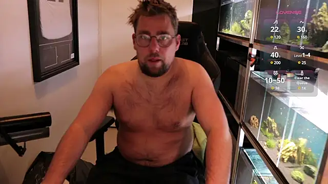 Snapshot of justinitt chatting on March 2025 12:27:01 AM justinitt online show from March 2025 12:27:01 AM