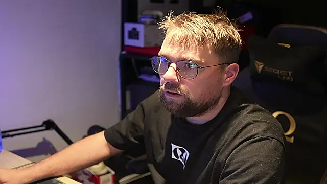 Snapshot of justinitt chatting on September 2025 03:28:01 AM justinitt online show from September 2025 03:28:01 AM