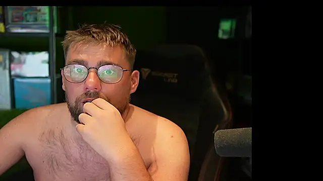 Snapshot of justinitt chatting on September 2025 09:38:01 PM justinitt online show from September 2025 09:38:01 PM