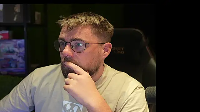 Snapshot of justinitt chatting on September 2025 07:26:02 PM justinitt online show from September 2025 07:26:02 PM