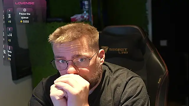 Snapshot of justinitt chatting on September 2025 03:37:02 PM justinitt online show from September 2025 03:37:02 PM