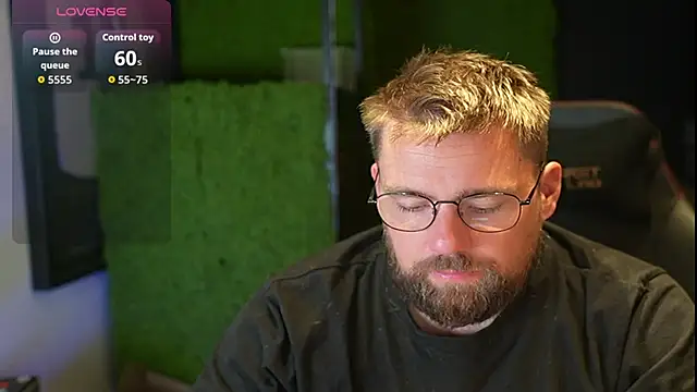 Snapshot of justinitt chatting on October 2025 08:12:01 AM justinitt online show from October 2025 08:12:01 AM