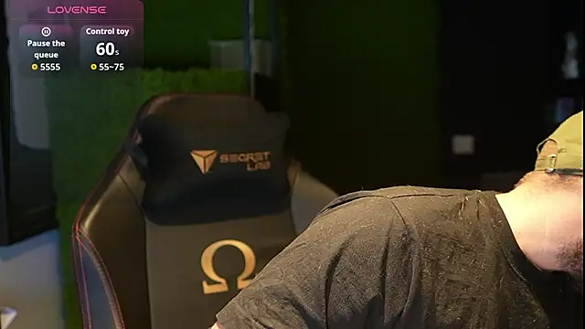 Snapshot of justinitt chatting on October 2025 09:17:02 AM justinitt online show from October 2025 09:17:02 AM