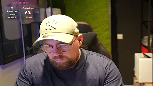 Snapshot of justinitt chatting on October 2025 08:59:01 AM justinitt online show from October 2025 08:59:01 AM