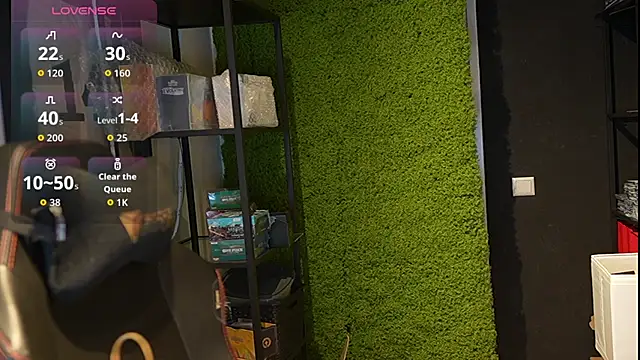 Snapshot of justinitt chatting on October 2025 02:08:01 PM justinitt online show from October 2025 02:08:01 PM