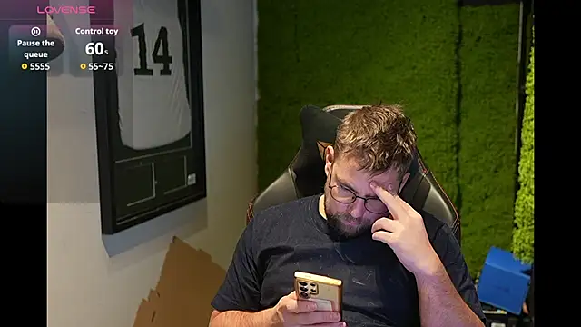 Snapshot of justinitt chatting on December 2025 01:28:02 PM justinitt online show from December 2025 01:28:02 PM