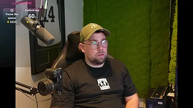 Snapshot of justinitt chatting on December 2025 08:06:02 PM justinitt online show from December 2025 08:06:02 PM