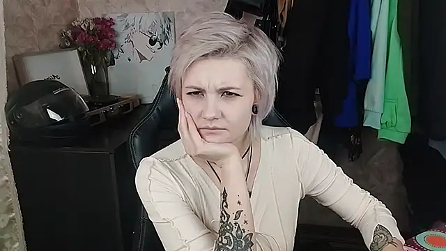 Snapshot of EvaBrownie chatting on February 2025 12:28:01 PM EvaBrownie online show from February 2025 12:28:01 PM