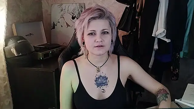 Snapshot of EvaBrownie chatting on March 2025 11:27:01 AM EvaBrownie online show from March 2025 11:27:01 AM