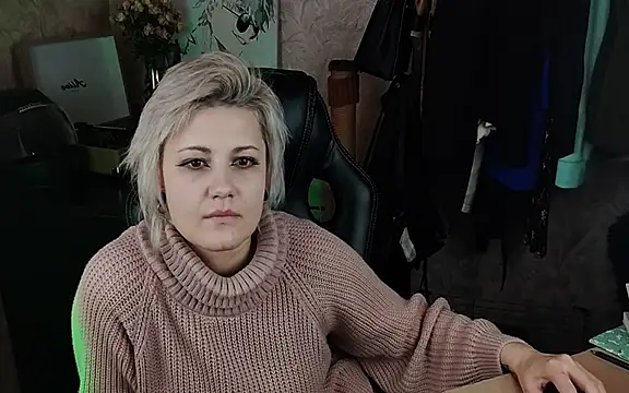 Snapshot of EvaBrownie chatting on March 2025 09:34:02 AM EvaBrownie online show from March 2025 09:34:02 AM