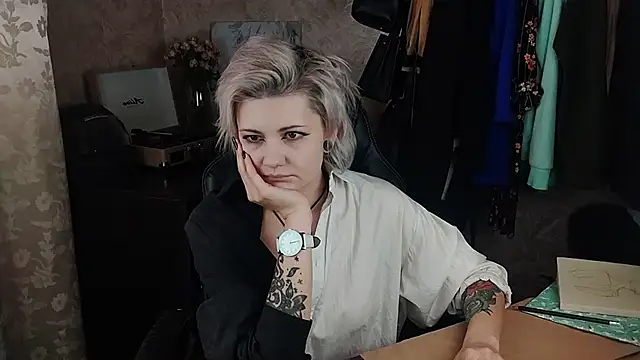 Snapshot of EvaBrownie chatting on March 2025 08:59:01 AM EvaBrownie online show from March 2025 08:59:01 AM