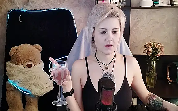 Snapshot of EvaBrownie chatting on March 2025 08:10:02 AM EvaBrownie online show from March 2025 08:10:02 AM