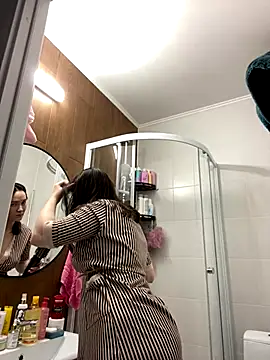 Snapshot of Kiss_My_Body chatting on December 2025 06:37:02 PM Kiss My Body online show from December 2025 06:37:02 PM