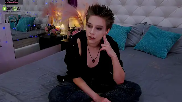 Snapshot of via_mayer_ chatting on January 2025 08:53:01 PM via mayer online show from January 2025 08:53:01 PM