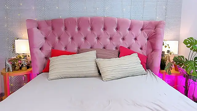 Snapshot of via_mayer_ chatting on March 2025 09:03:02 PM via mayer online show from March 2025 09:03:02 PM