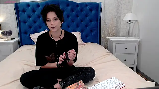 Snapshot of via_mayer_ chatting on October 2025 10:58:02 AM via mayer online show from October 2025 10:58:02 AM