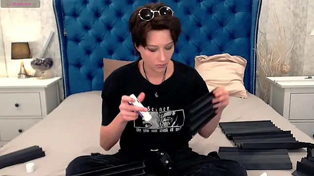 Snapshot of via_mayer_ chatting on November 2025 03:22:01 PM via mayer online show from November 2025 03:22:01 PM