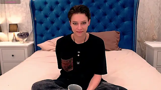 Snapshot of via_mayer_ chatting on November 2025 03:12:01 AM via mayer online show from November 2025 03:12:01 AM