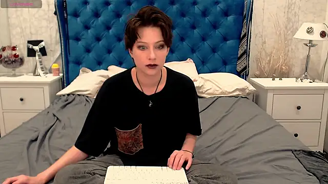 Snapshot of via_mayer_ chatting on December 2025 08:35:01 PM via mayer online show from December 2025 08:35:01 PM