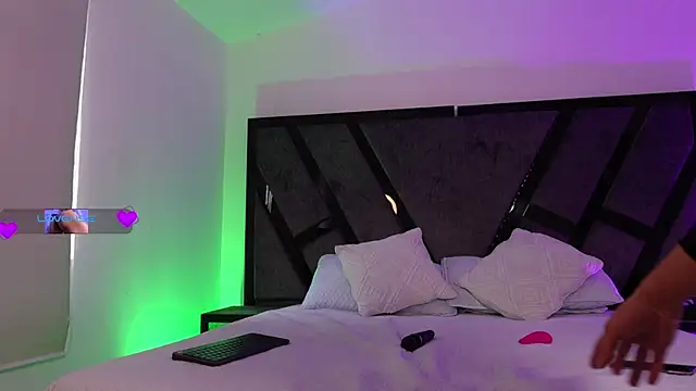 EthaanCox online show from November 2025 08:46:02 PM