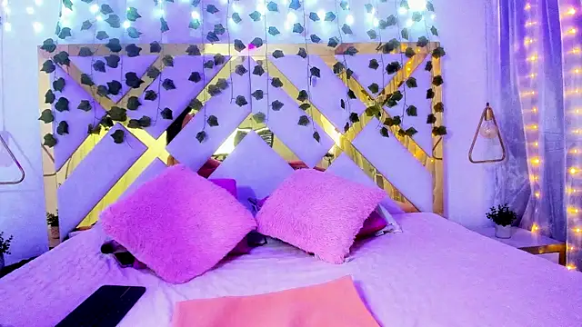 Snapshot of Christal_Golden chatting on January 2025 12:35:01 PM Christal Golden online show from January 2025 12:35:01 PM