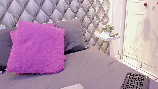 Snapshot of Christal_Golden chatting on February 2025 09:47:02 PM Christal Golden online show from February 2025 09:47:02 PM