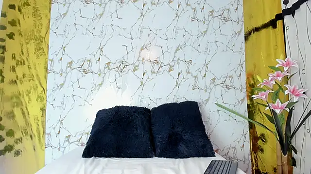 Snapshot of Christal_Golden chatting on October 2025 06:39:01 PM Christal Golden online show from October 2025 06:39:01 PM