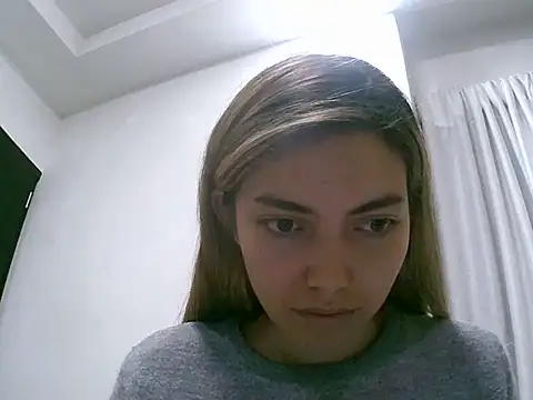 VittoriaTaylor online show from May 2026 01:13:01 AM