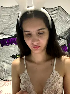 Snapshot of Bella_still chatting on October 2025 01:12:02 PM Bella still online show from October 2025 01:12:02 PM