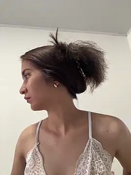 Bella still online show from February 2026 01:18:01 PM