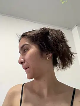 Bella still online show from February 2026 01:53:02 PM