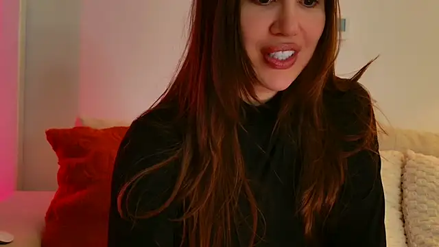 Snapshot of GoddessRoxana chatting on December 2025 01:17:02 PM GoddessRoxana online show from December 2025 01:17:02 PM