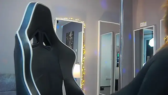 Snapshot of Eva_Lovvia_ chatting on January 2025 06:14:01 PM Eva Lovvia  online show from January 2025 06:14:01 PM