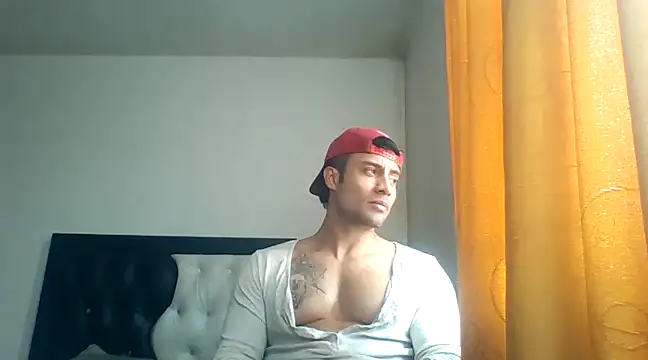 davidcr89 online show from February 2025 08:22:01 PM