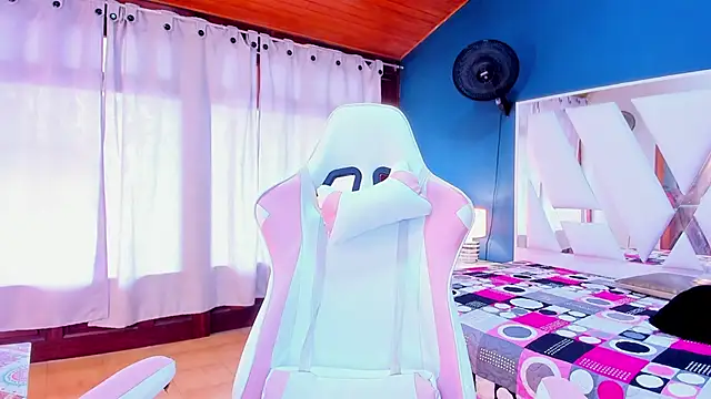 Alondra Cutie online show from March 2025 06:30:01 PM