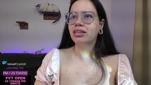 Snapshot of crystalll_room chatting on October 2025 04:20:01 AM crystalll room online show from October 2025 04:20:01 AM